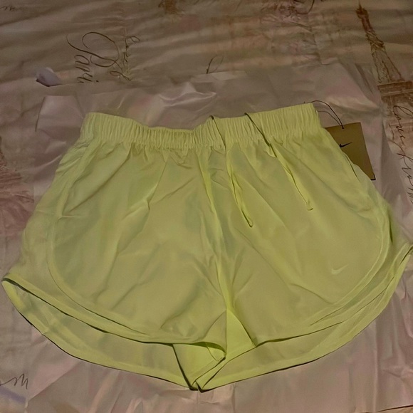 Women’s Nike Tempo Running Shorts - Picture 5 of 8